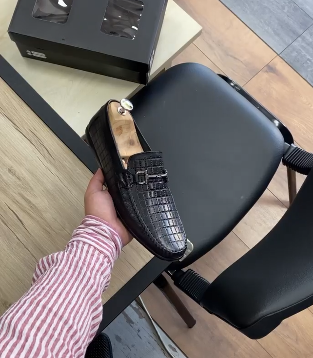 Men's leather slip-on loafers